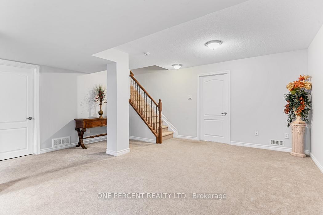 Photo 18 of 41 Crownridge Drive, Ottawa, Kanata - Emerald Meadows/Trailwest — HOMEH