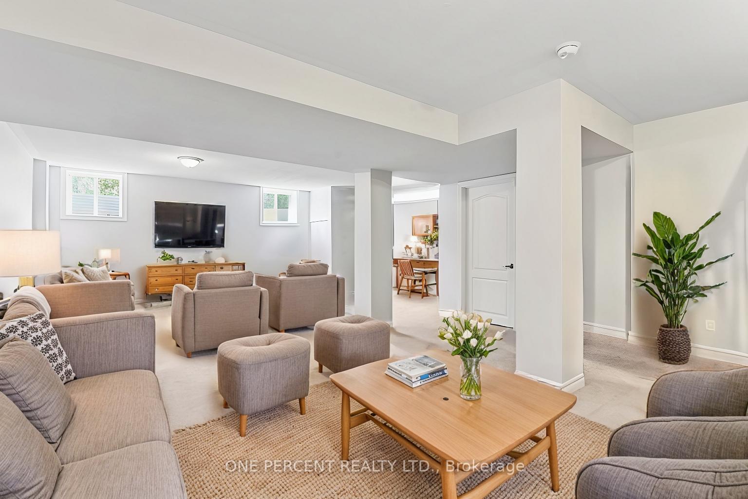 Photo 19 of 41 Crownridge Drive, Ottawa, Kanata - Emerald Meadows/Trailwest — HOMEH