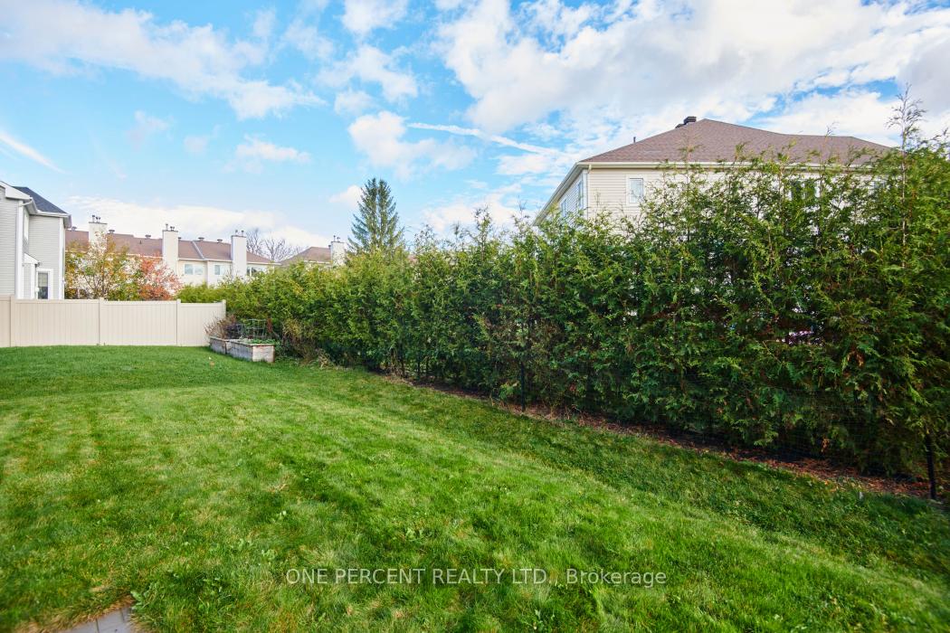 Photo 20 of 41 Crownridge Drive, Ottawa, Kanata - Emerald Meadows/Trailwest — HOMEH
