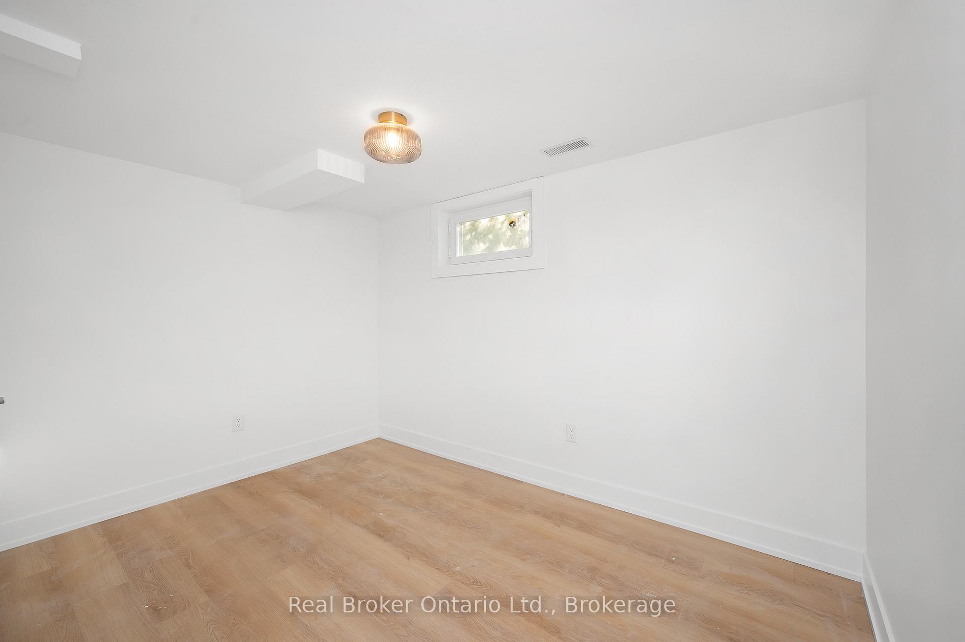 Photo 13 of Unit Lower, 39 WESTMINSTER (Lower Unit) Avenue, Hamilton, Westcliffe — HOMEH