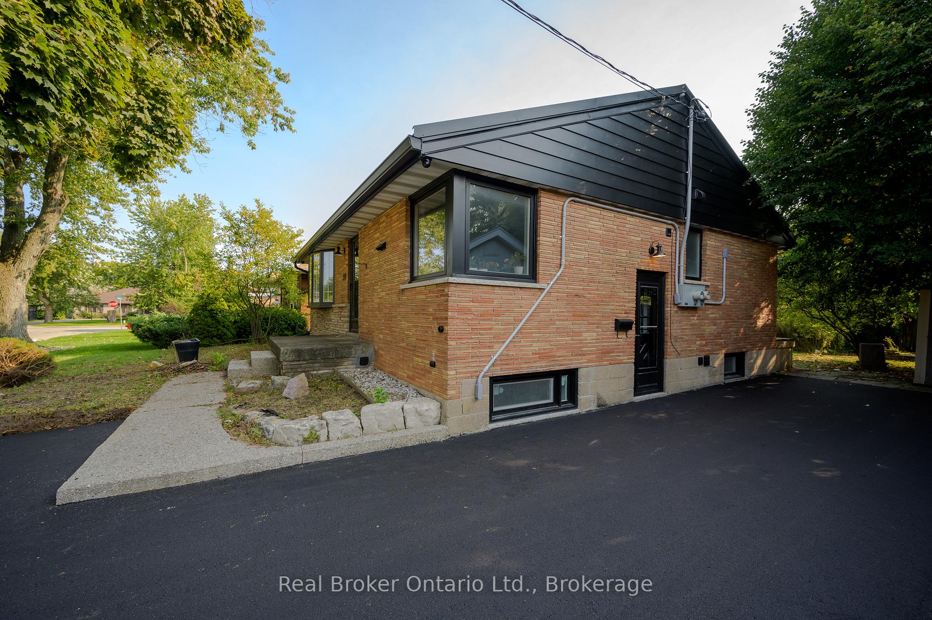 Photo 18 of Unit Lower, 39 WESTMINSTER (Lower Unit) Avenue, Hamilton, Westcliffe — HOMEH