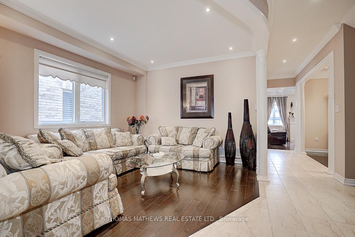 Photo 12 of 70 Reginald Lamb Crescent, Markham, Box Grove — HOMEH