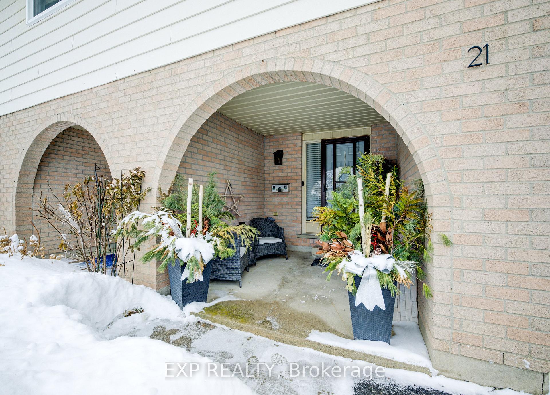 Photo 3 of 21 Highcroft Court, Kitchener — HOMEH