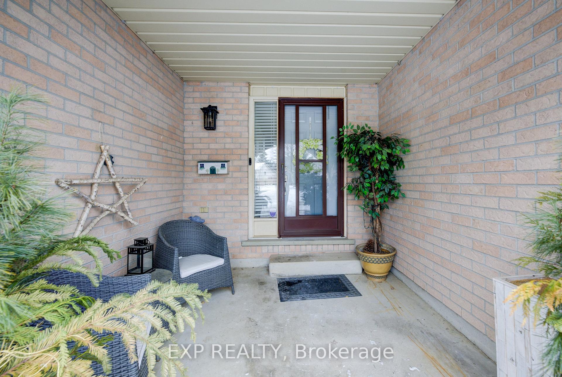 Photo 4 of 21 Highcroft Court, Kitchener — HOMEH