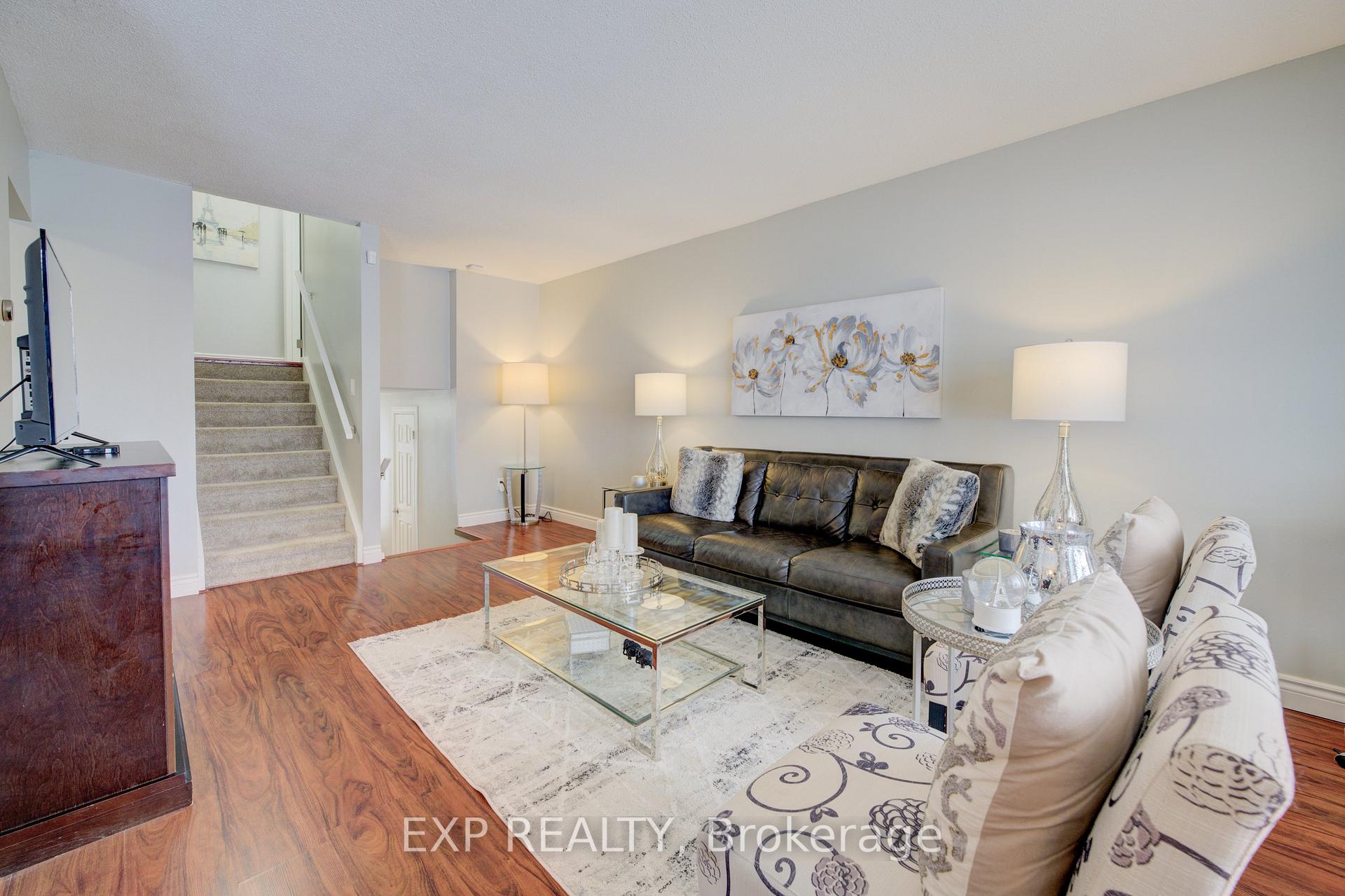Photo 10 of 21 Highcroft Court, Kitchener — HOMEH