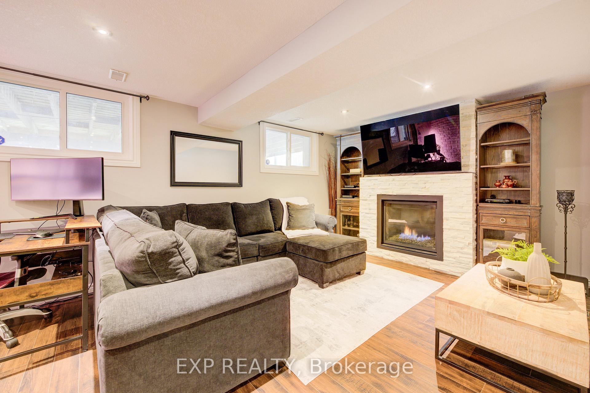 Photo 24 of 21 Highcroft Court, Kitchener — HOMEH
