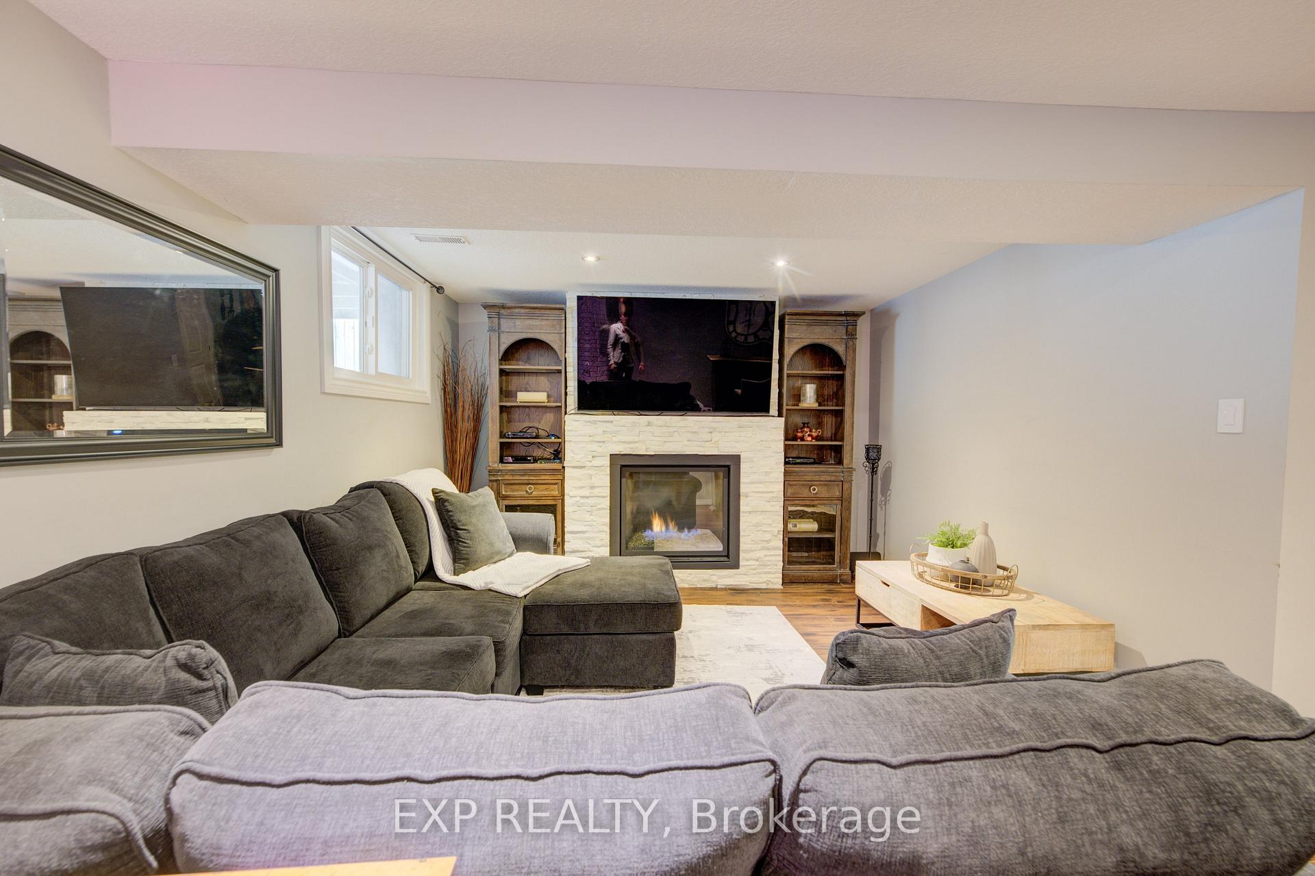 Photo 25 of 21 Highcroft Court, Kitchener — HOMEH