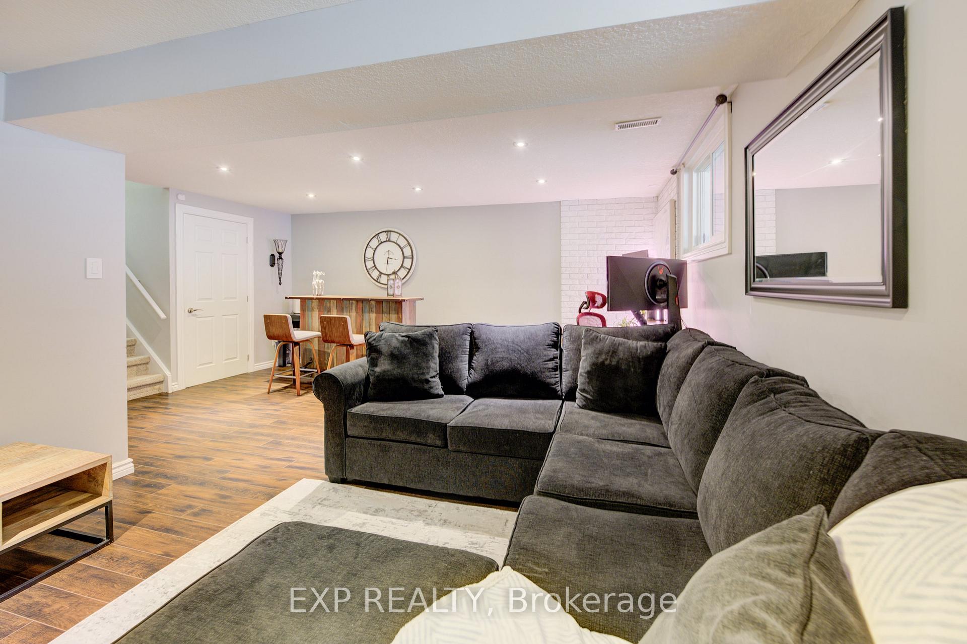 Photo 26 of 21 Highcroft Court, Kitchener — HOMEH