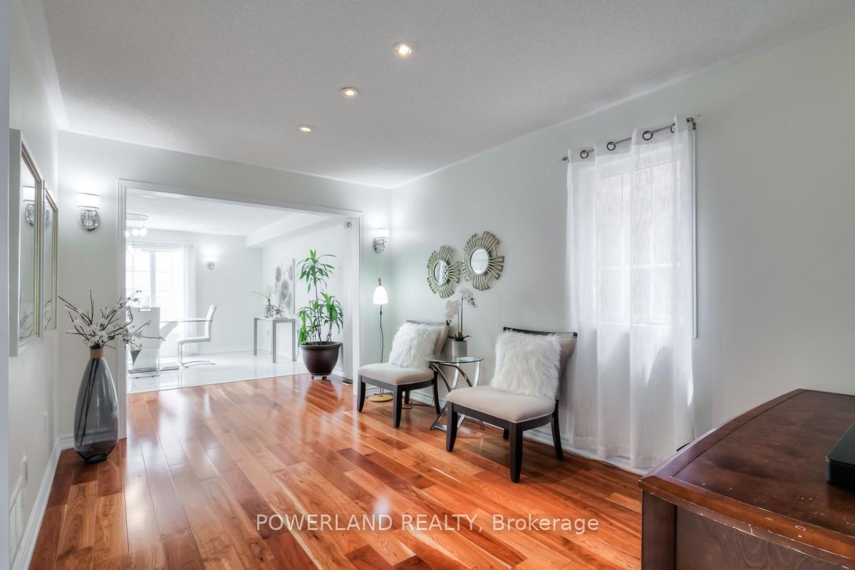 Photo 6 of 129 Zio Carlo Drive, Markham, Village Green-South Unionville — HOMEH