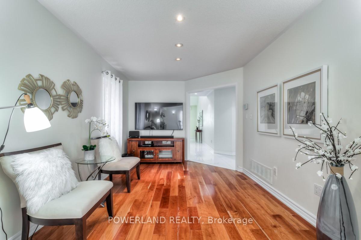 Photo 7 of 129 Zio Carlo Drive, Markham, Village Green-South Unionville — HOMEH