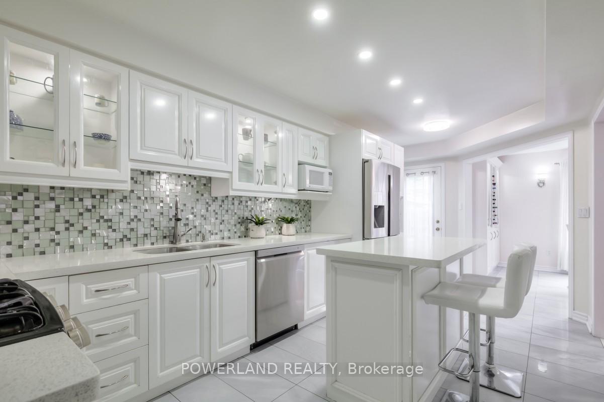 Photo 11 of 129 Zio Carlo Drive, Markham, Village Green-South Unionville — HOMEH