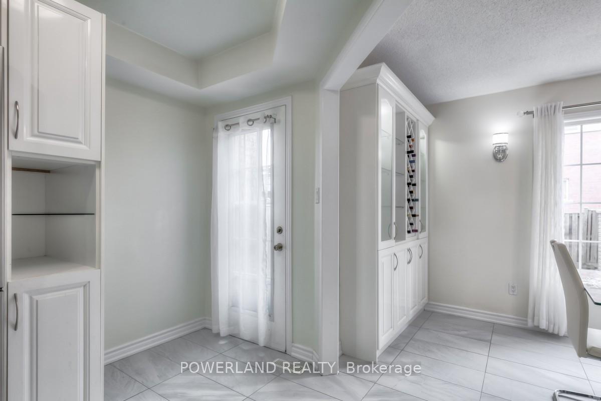 Photo 14 of 129 Zio Carlo Drive, Markham, Village Green-South Unionville — HOMEH