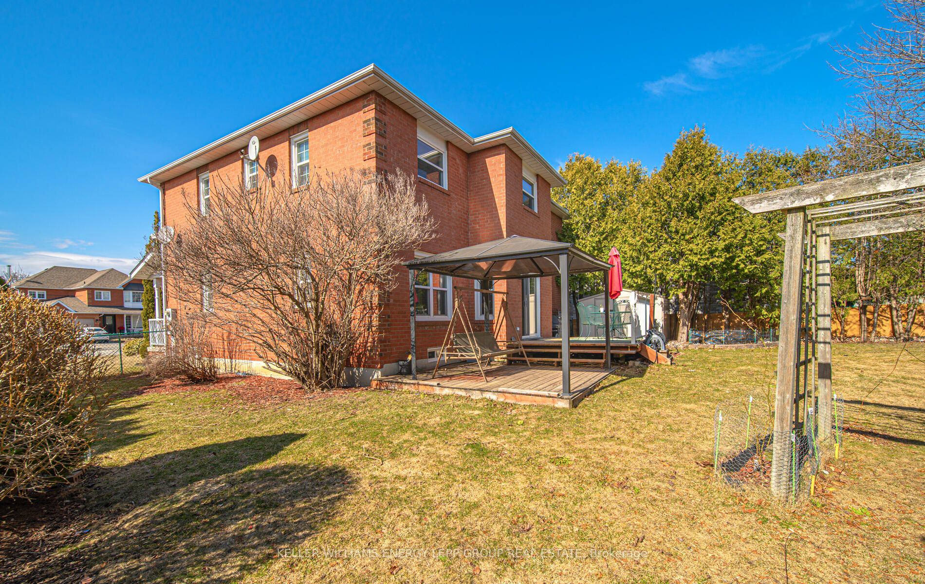 Photo 55 of 37 Eric Clarke Drive, Whitby, Rolling Acres — HOMEH