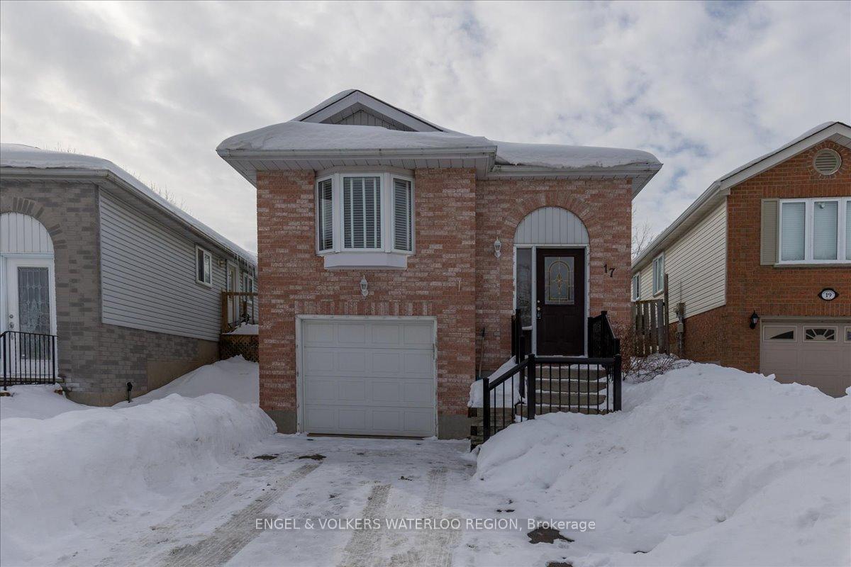 Photo 3 of 17 Westmeadow Drive, Kitchener — HOMEH
