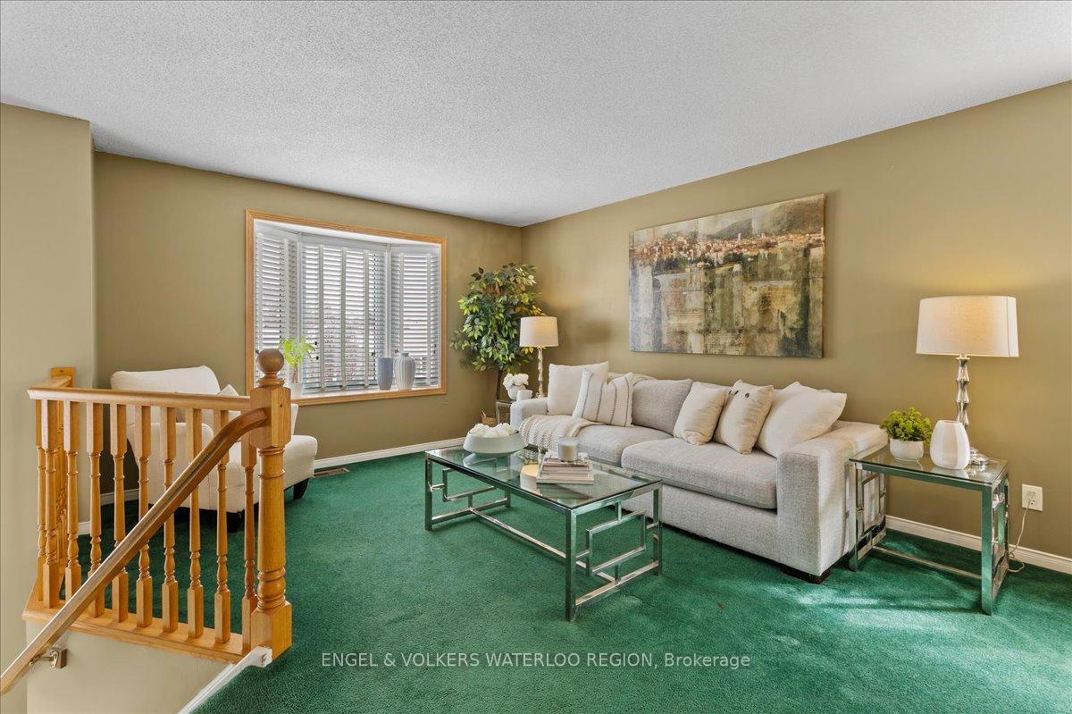 Photo 5 of 17 Westmeadow Drive, Kitchener — HOMEH