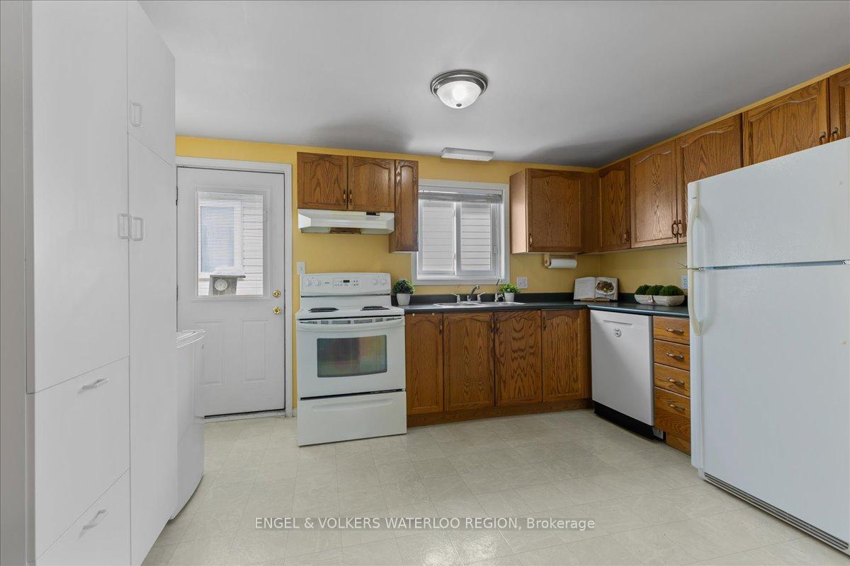 Photo 9 of 17 Westmeadow Drive, Kitchener — HOMEH
