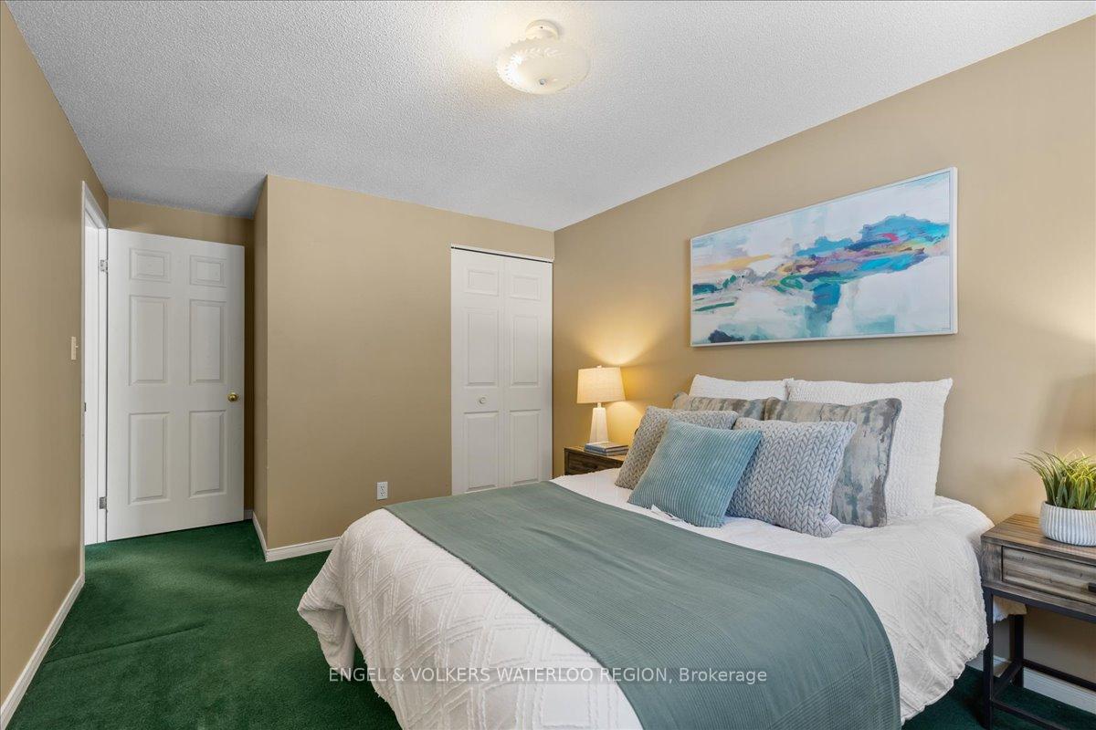 Photo 15 of 17 Westmeadow Drive, Kitchener — HOMEH