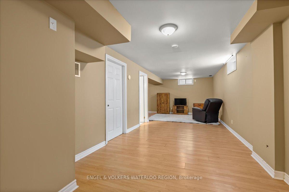 Photo 20 of 17 Westmeadow Drive, Kitchener — HOMEH
