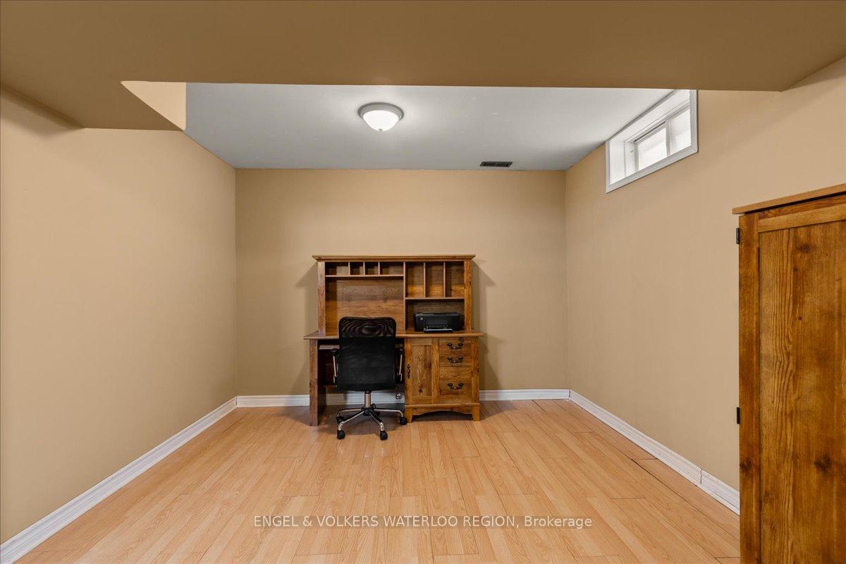 Photo 23 of 17 Westmeadow Drive, Kitchener — HOMEH