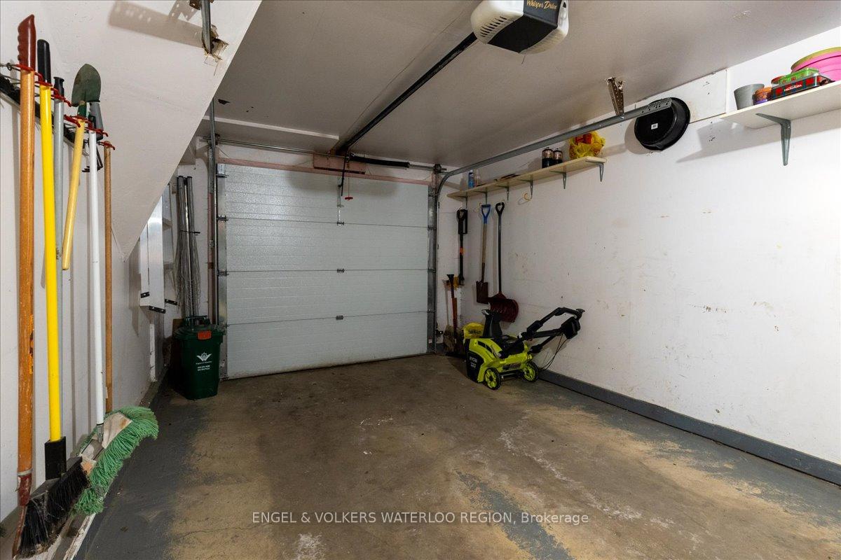Photo 34 of 17 Westmeadow Drive, Kitchener — HOMEH