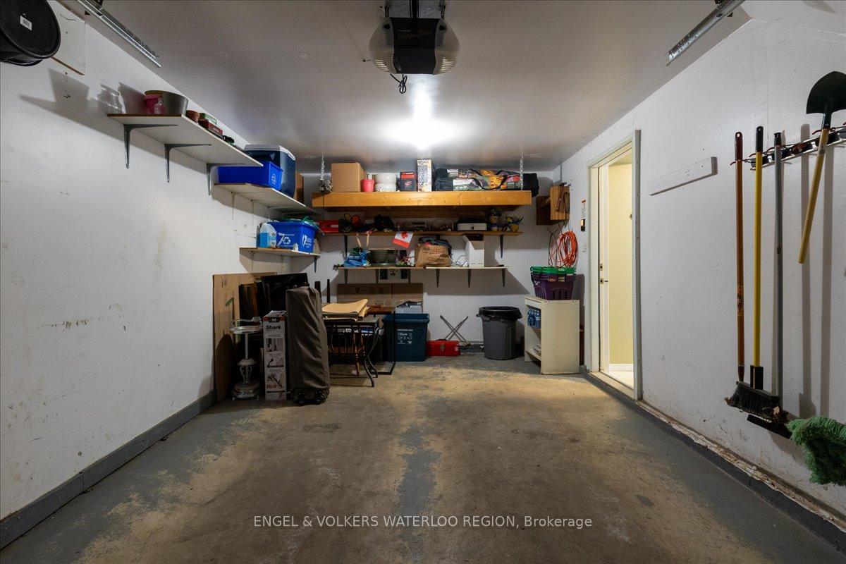 Photo 35 of 17 Westmeadow Drive, Kitchener — HOMEH
