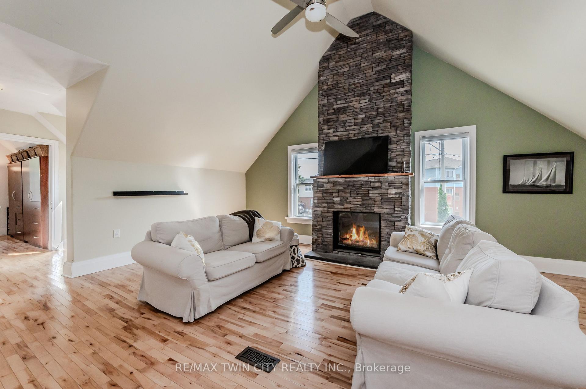 Photo 9 of 111 Lancaster Street E, Kitchener — HOMEH