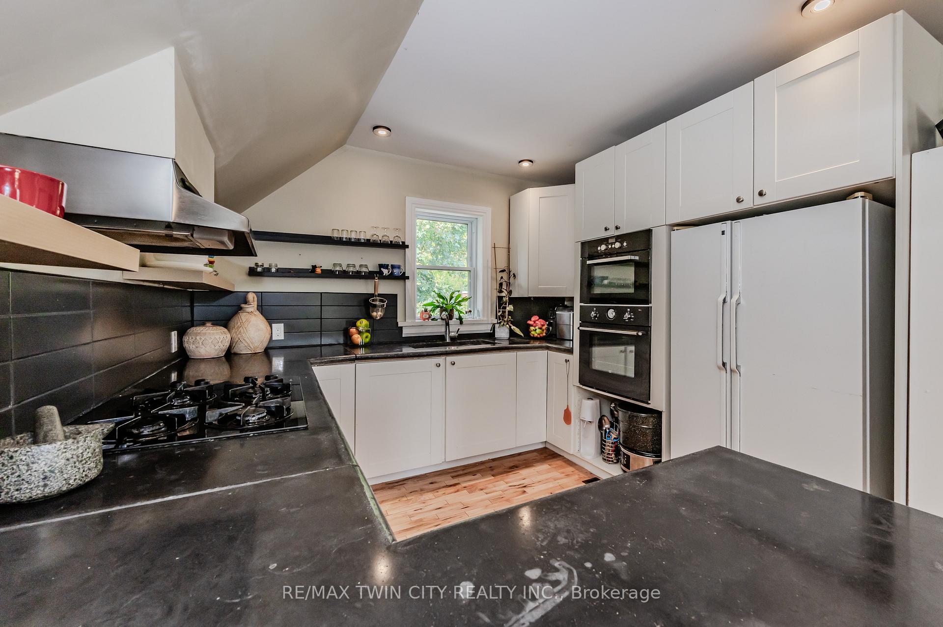 Photo 12 of 111 Lancaster Street E, Kitchener — HOMEH