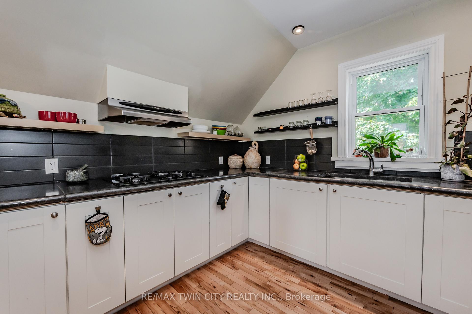 Photo 13 of 111 Lancaster Street E, Kitchener — HOMEH