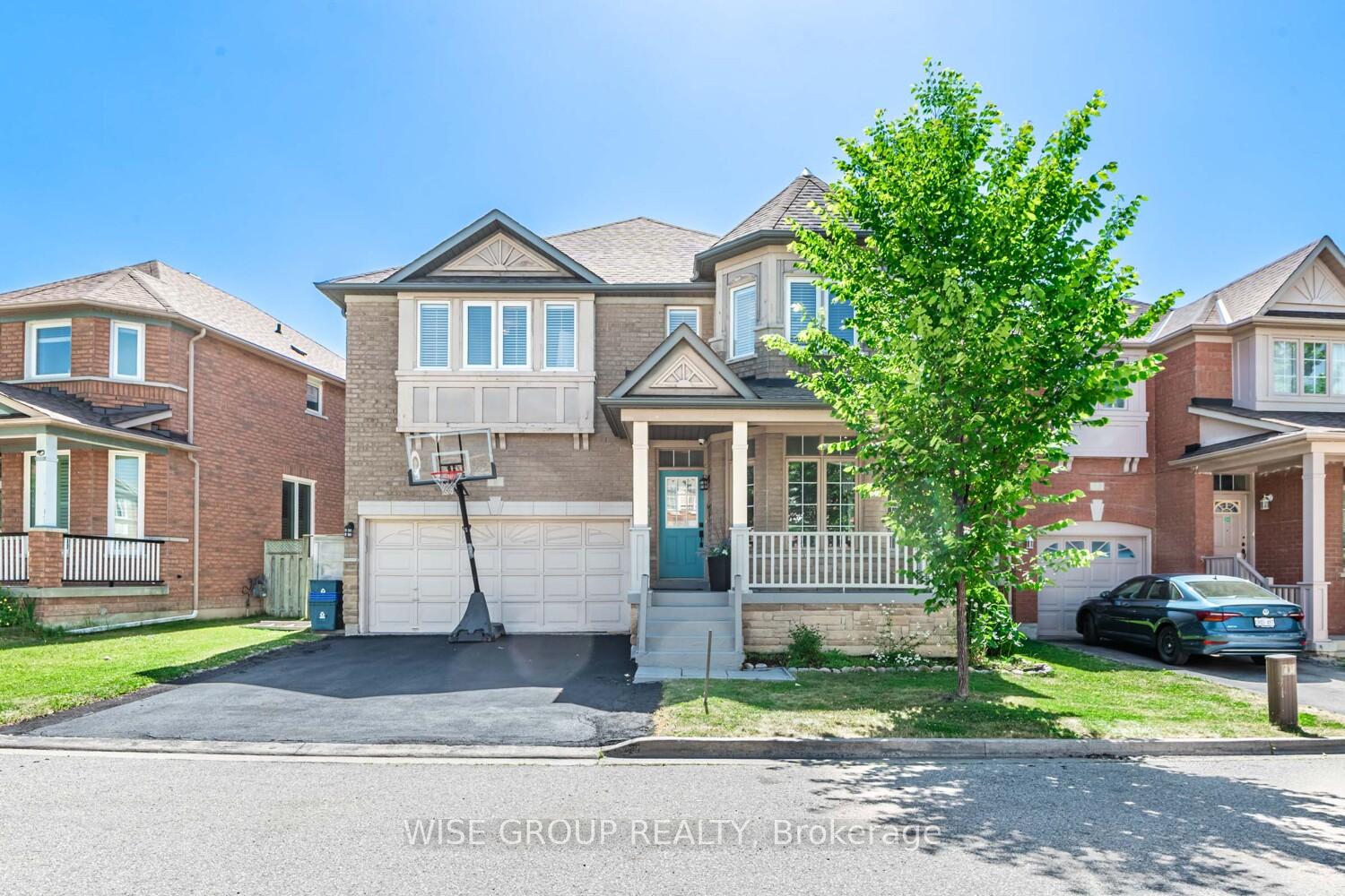 Photo 1 of 8 Crawford Street, Markham, Berczy — HOMEH
