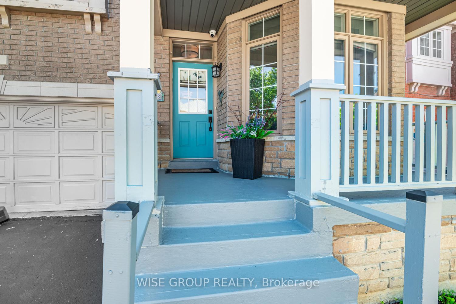 Photo 3 of 8 Crawford Street, Markham, Berczy — HOMEH