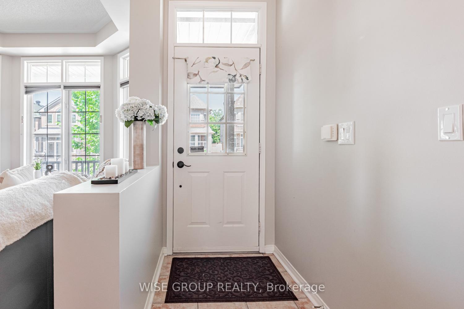 Photo 4 of 8 Crawford Street, Markham, Berczy — HOMEH