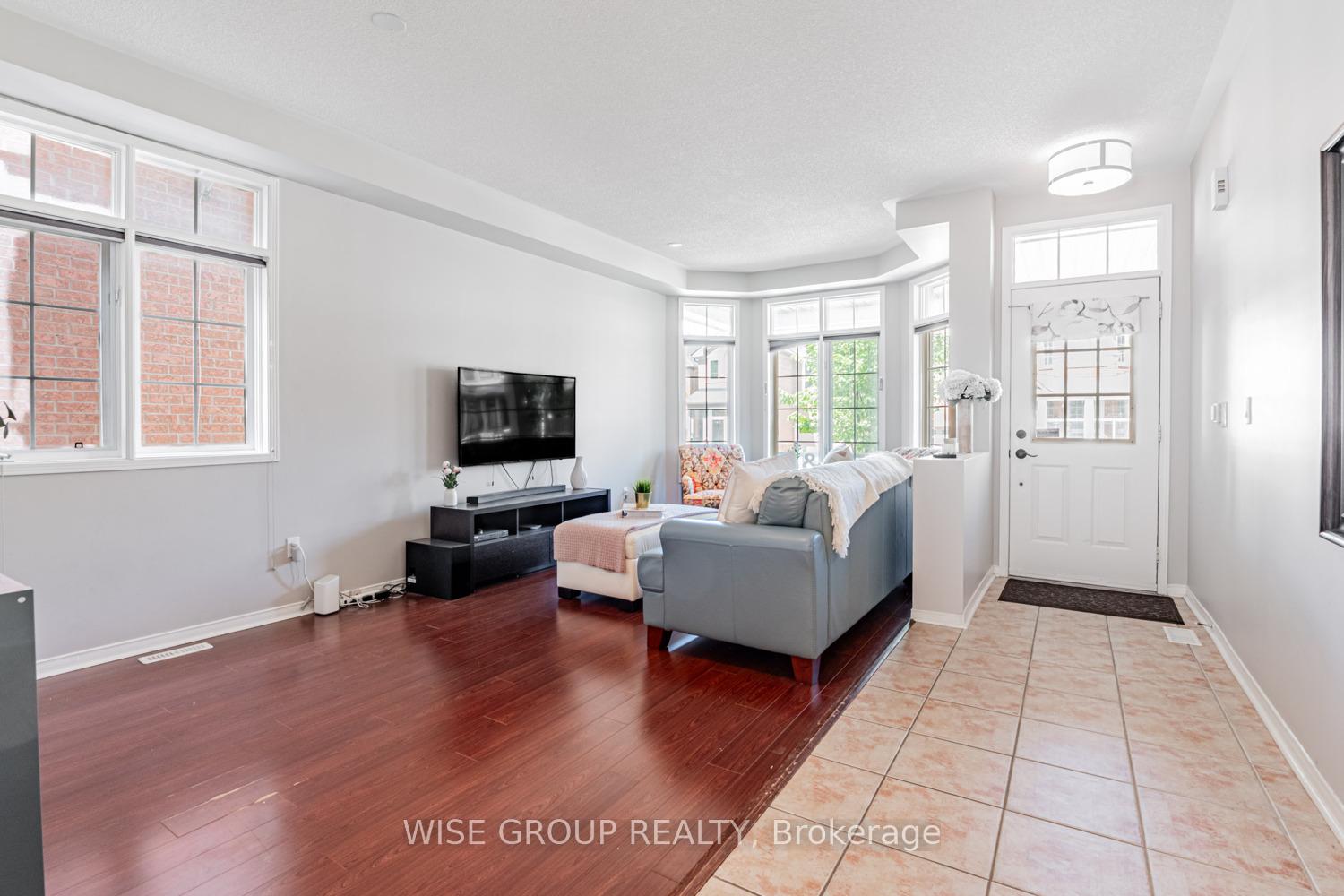 Photo 5 of 8 Crawford Street, Markham, Berczy — HOMEH