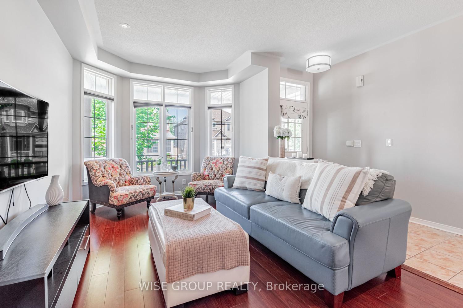 Photo 6 of 8 Crawford Street, Markham, Berczy — HOMEH