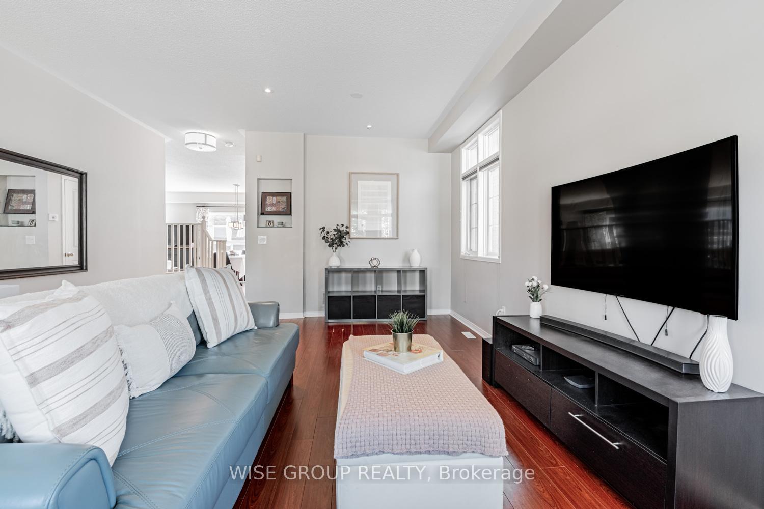 Photo 7 of 8 Crawford Street, Markham, Berczy — HOMEH