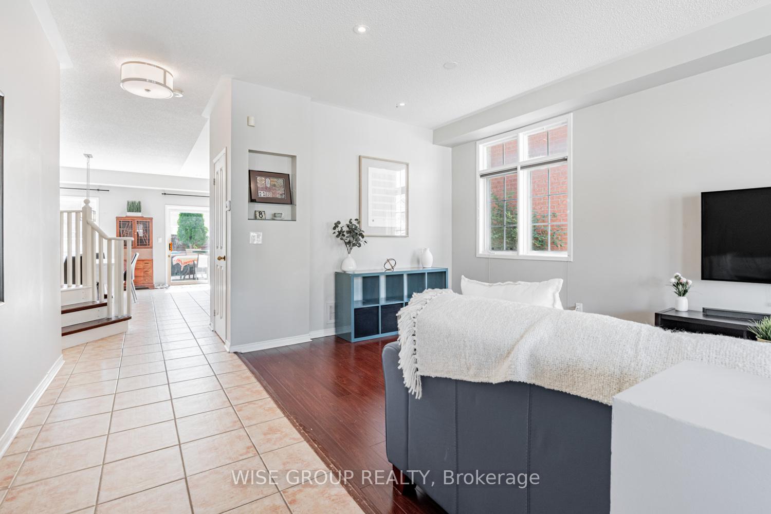 Photo 9 of 8 Crawford Street, Markham, Berczy — HOMEH