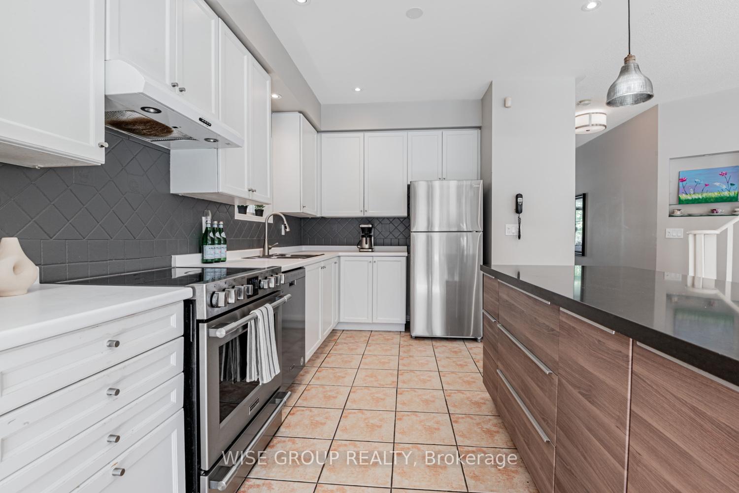 Photo 15 of 8 Crawford Street, Markham, Berczy — HOMEH