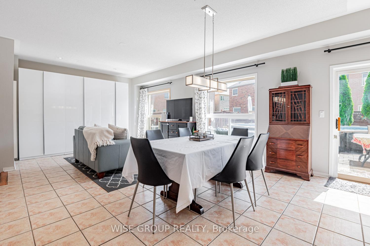 Photo 17 of 8 Crawford Street, Markham, Berczy — HOMEH