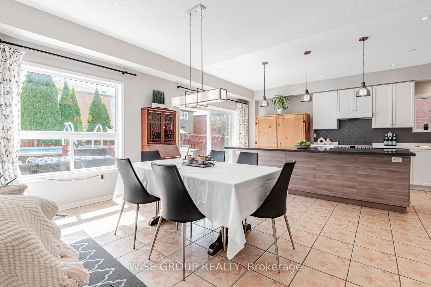 Photo 18 of 8 Crawford Street, Markham, Berczy — HOMEH