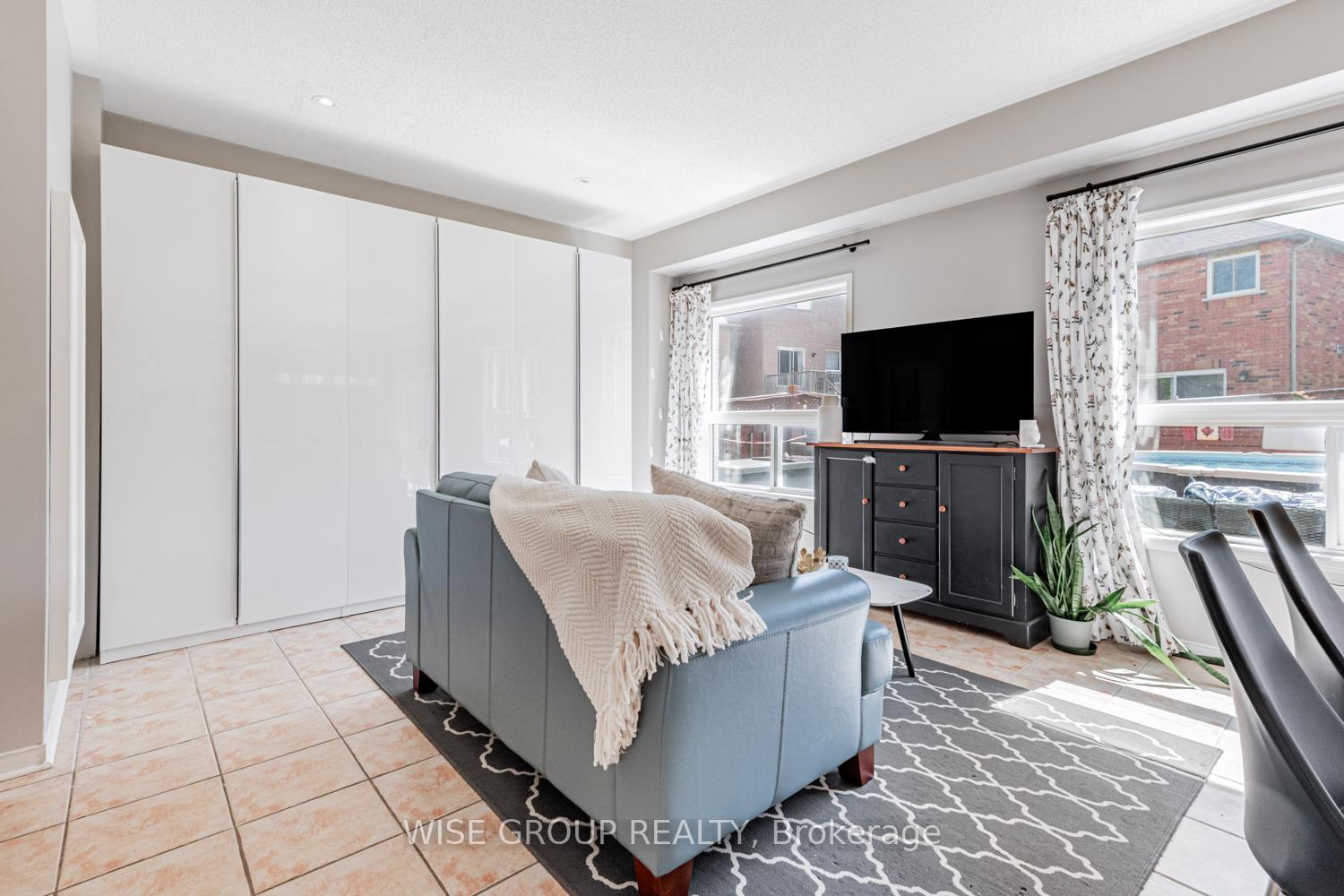Photo 19 of 8 Crawford Street, Markham, Berczy — HOMEH