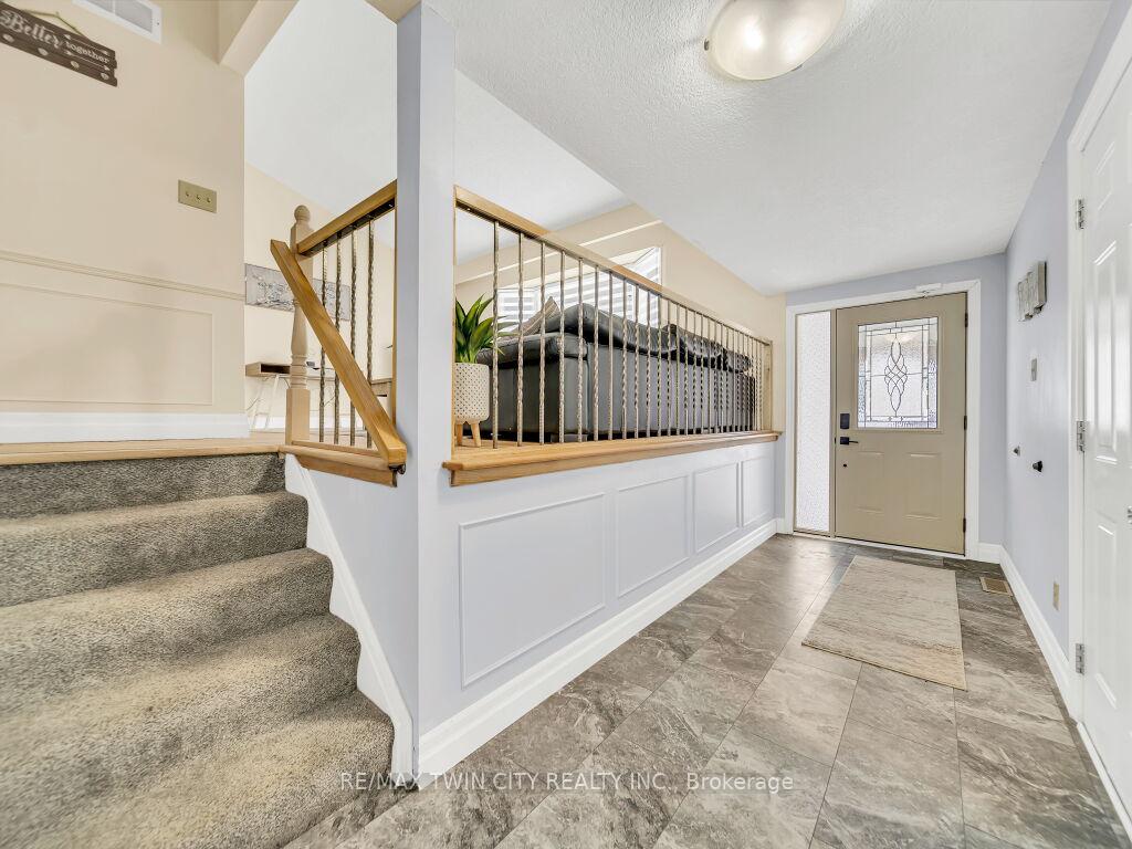 Photo 4 of 58 Autumn Hill Crescent, Kitchener — HOMEH