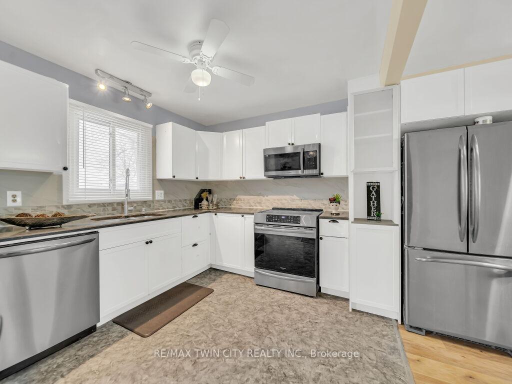 Photo 12 of 58 Autumn Hill Crescent, Kitchener — HOMEH