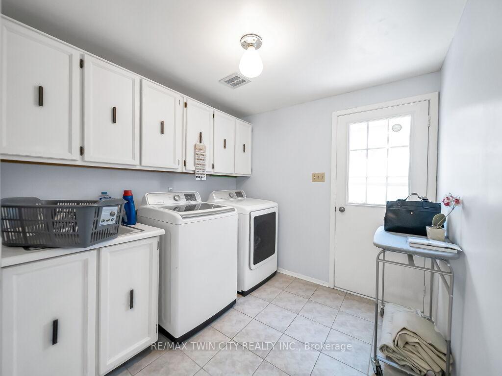 Photo 19 of 58 Autumn Hill Crescent, Kitchener — HOMEH