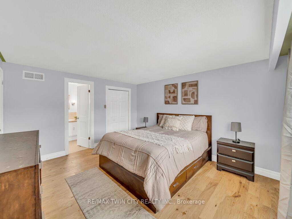 Photo 24 of 58 Autumn Hill Crescent, Kitchener — HOMEH