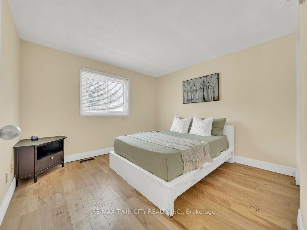 Photo 30 of 58 Autumn Hill Crescent, Kitchener — HOMEH