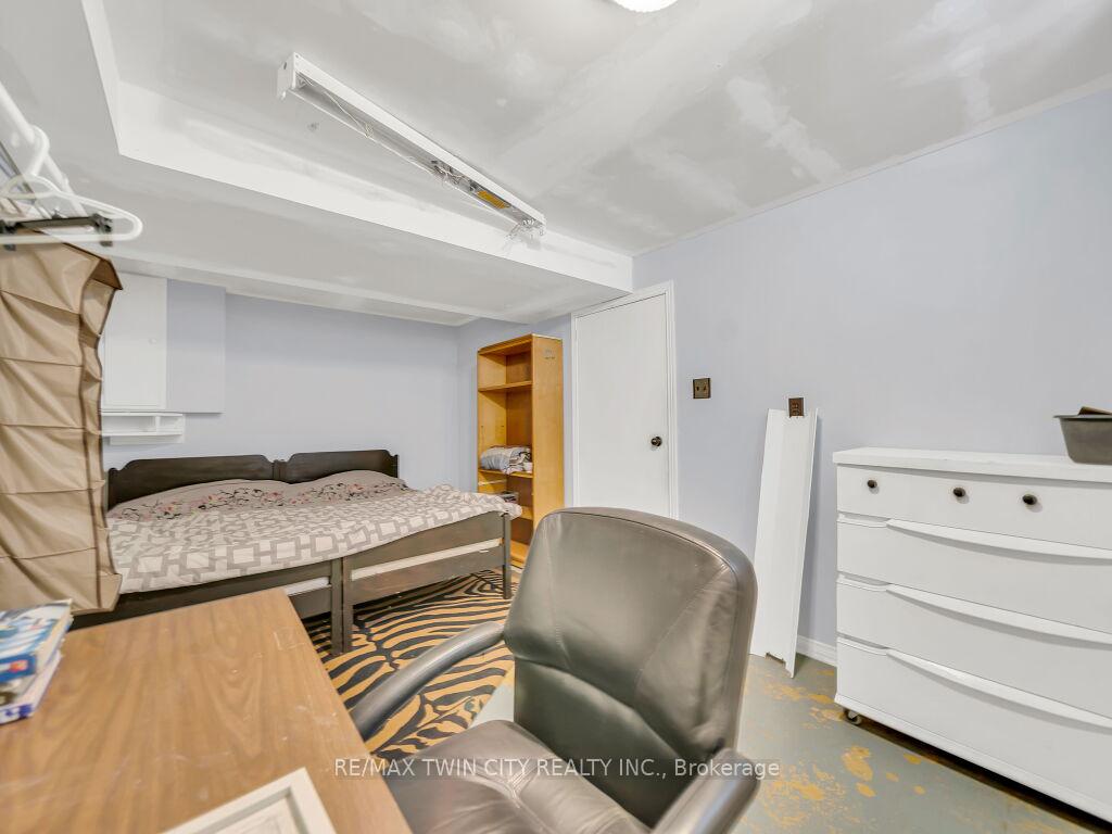 Photo 35 of 58 Autumn Hill Crescent, Kitchener — HOMEH