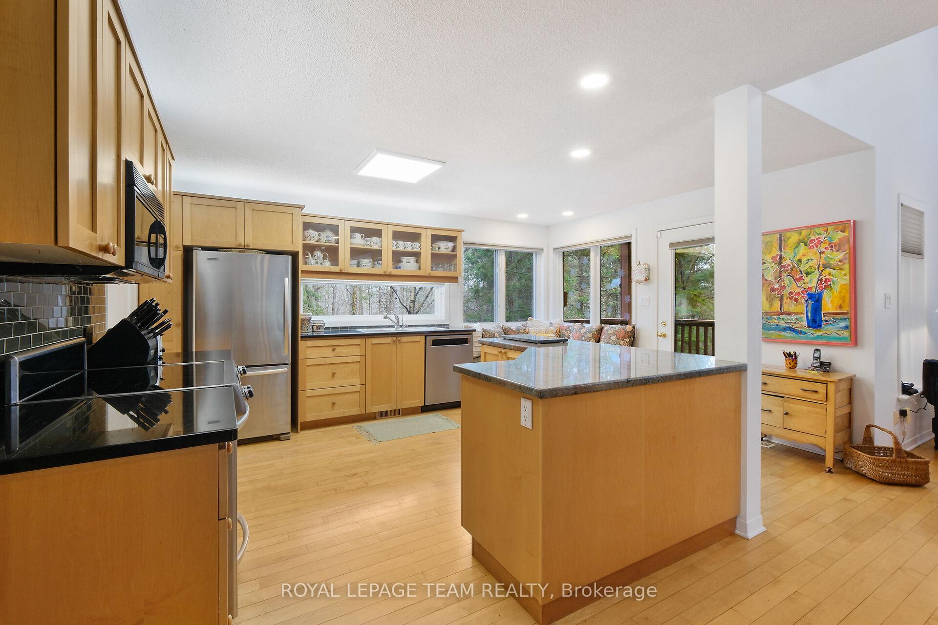 Photo 11 of 2 Weatherly Drive, Ottawa, Kanata - Rural Kanata (Central) — HOMEH