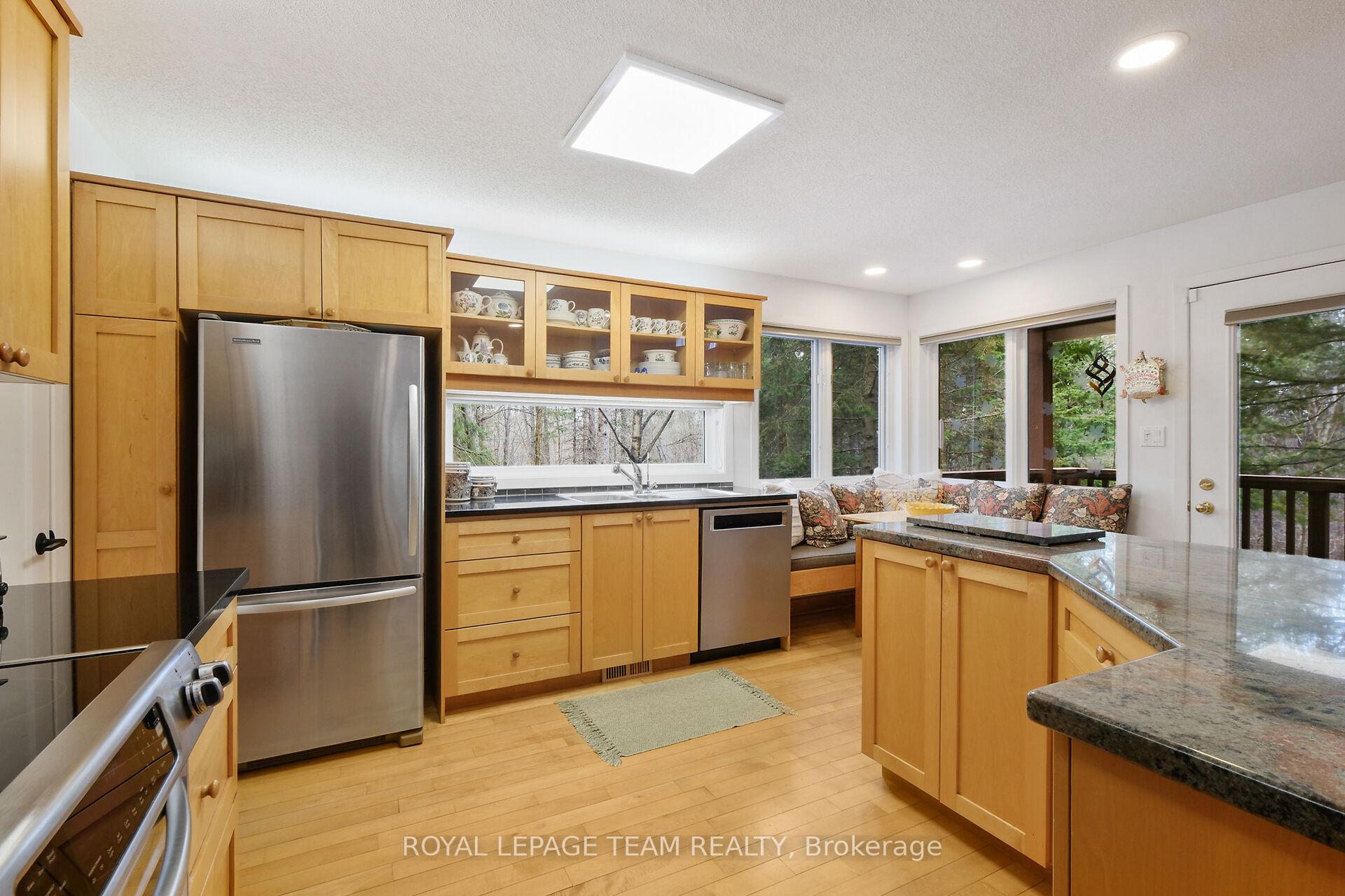 Photo 13 of 2 Weatherly Drive, Ottawa, Kanata - Rural Kanata (Central) — HOMEH