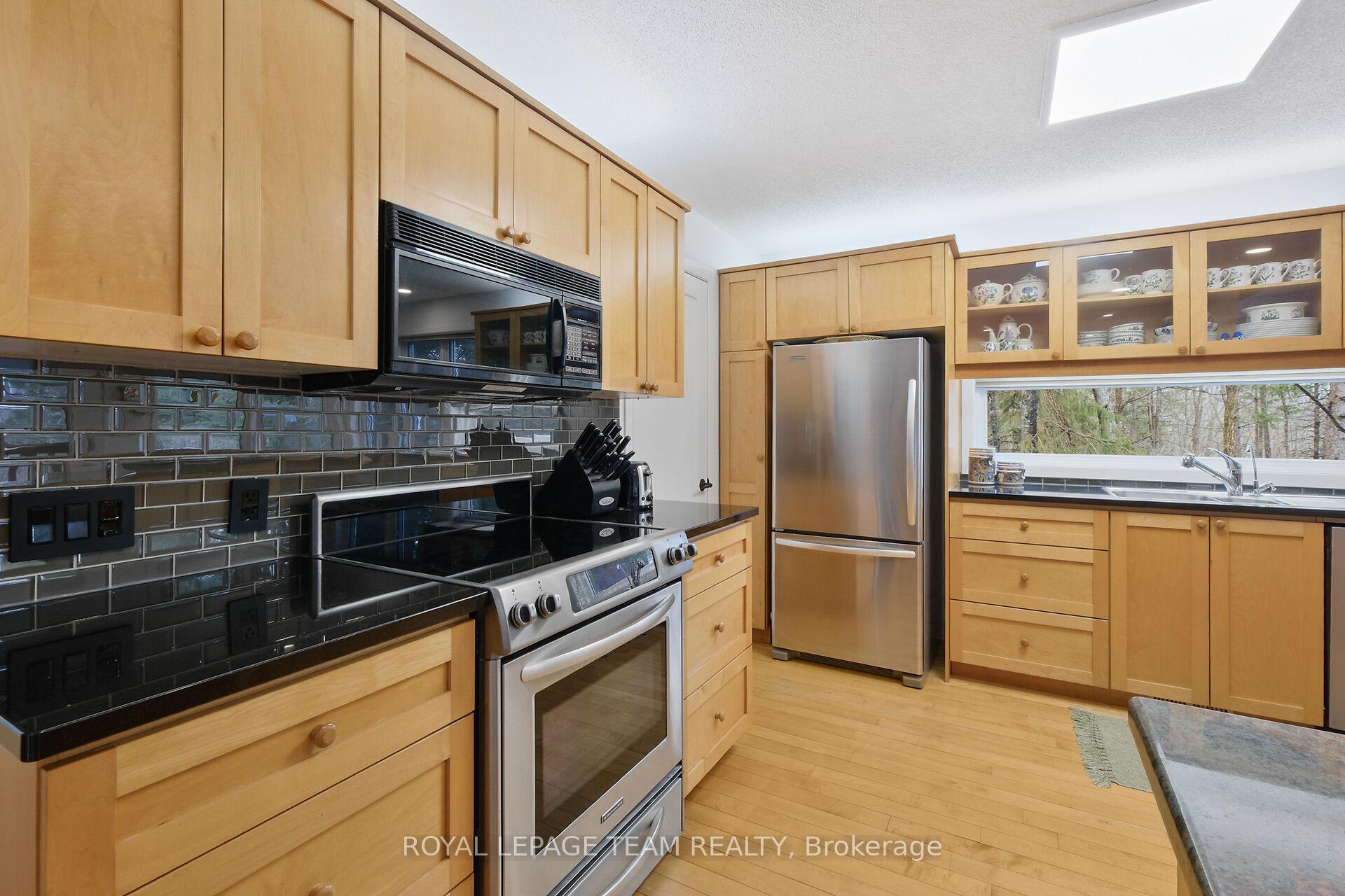 Photo 14 of 2 Weatherly Drive, Ottawa, Kanata - Rural Kanata (Central) — HOMEH