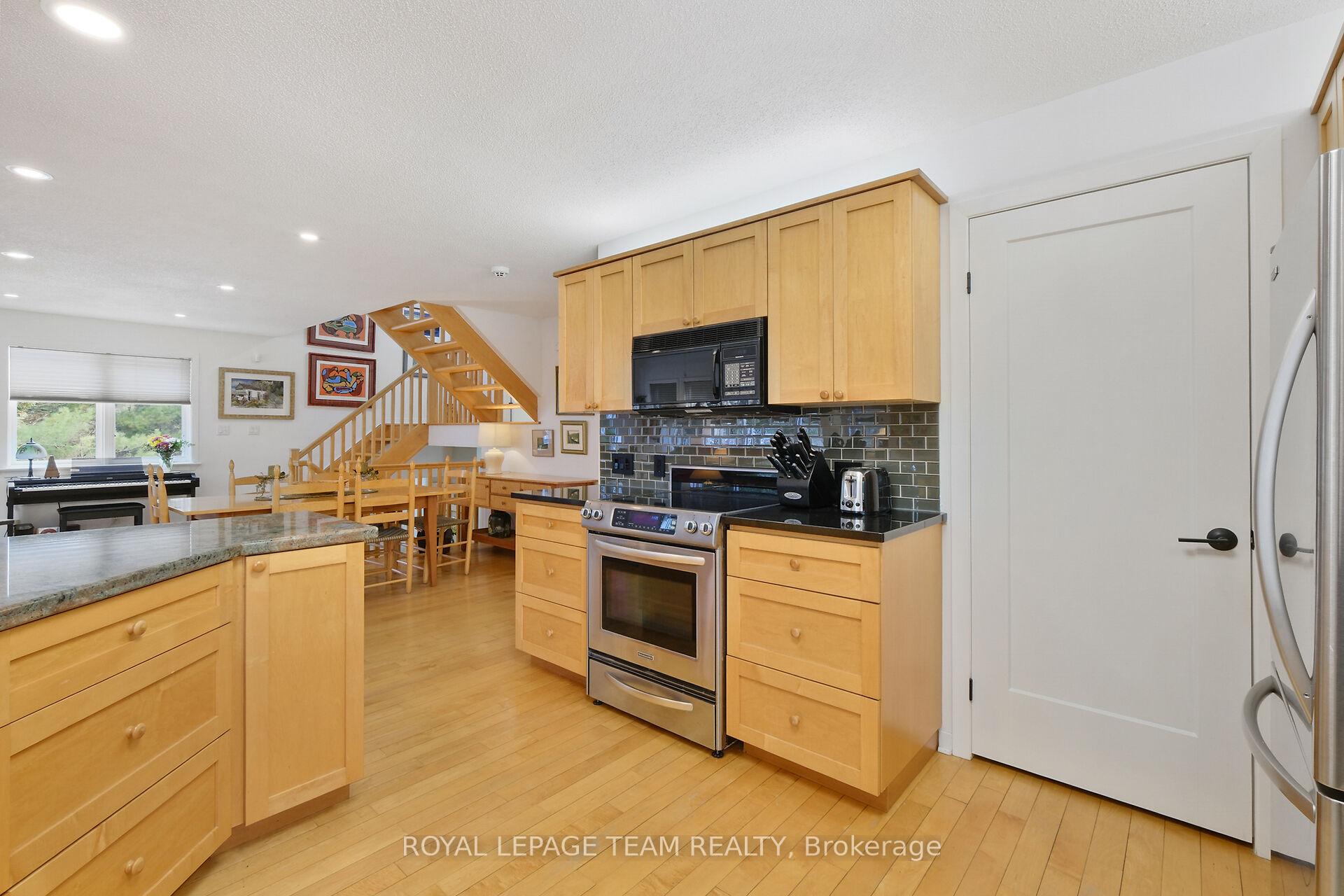 Photo 16 of 2 Weatherly Drive, Ottawa, Kanata - Rural Kanata (Central) — HOMEH