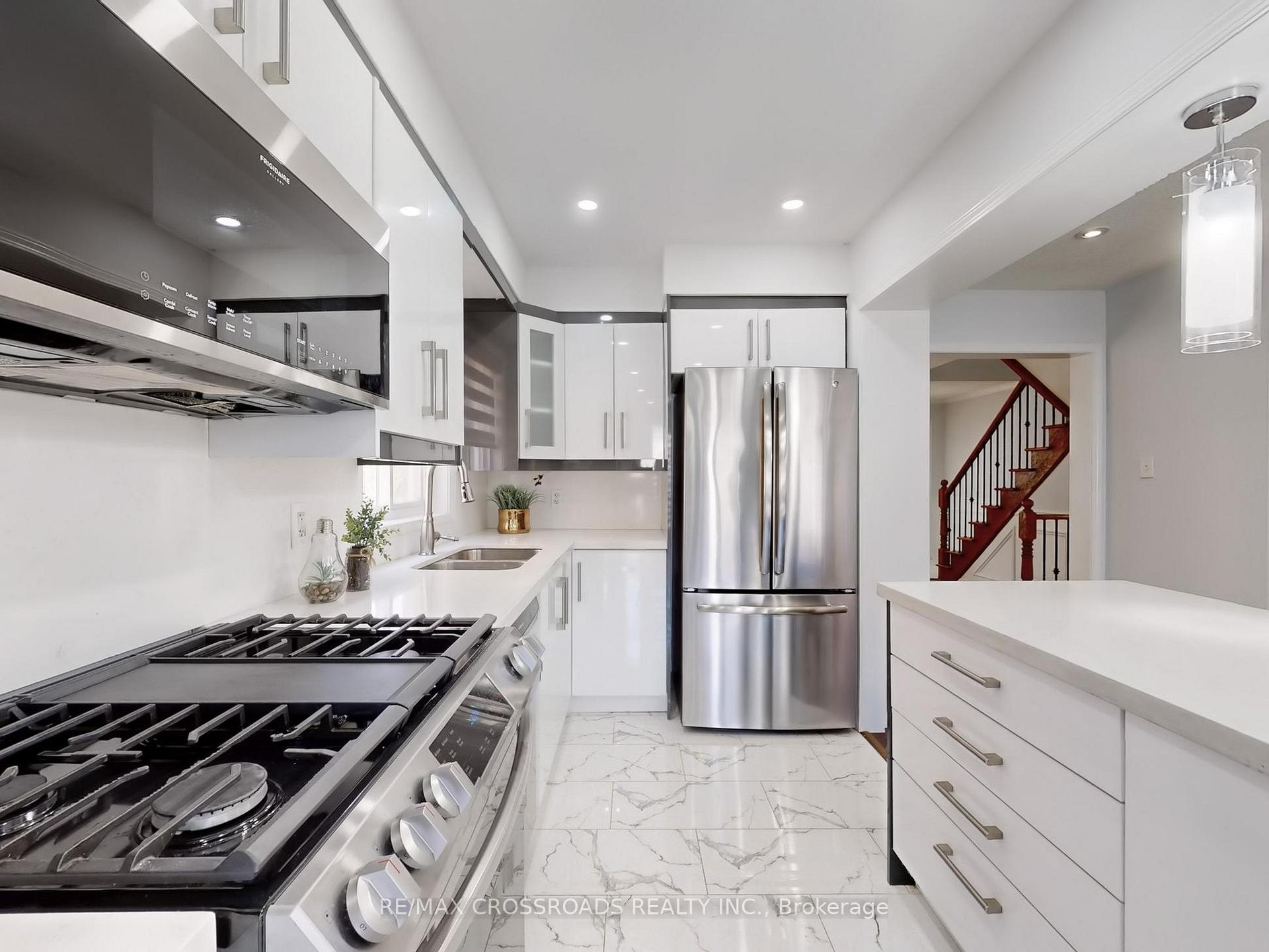 Photo 18 of 244 White's Hill Avenue, Markham, Cornell — HOMEH
